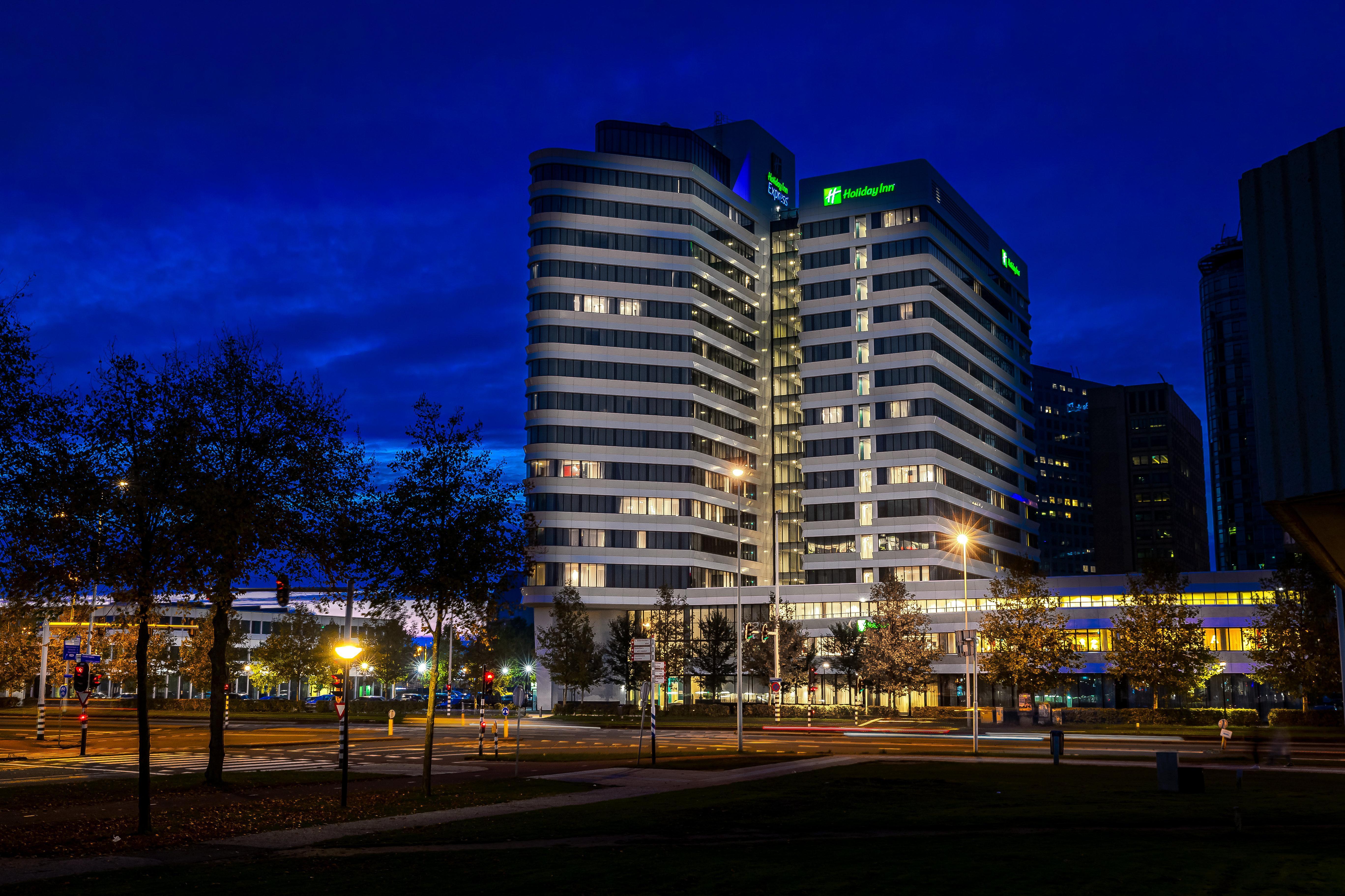 Holiday Inn Express Amsterdam Arena Towers, An Ihg Hotel Esterno foto